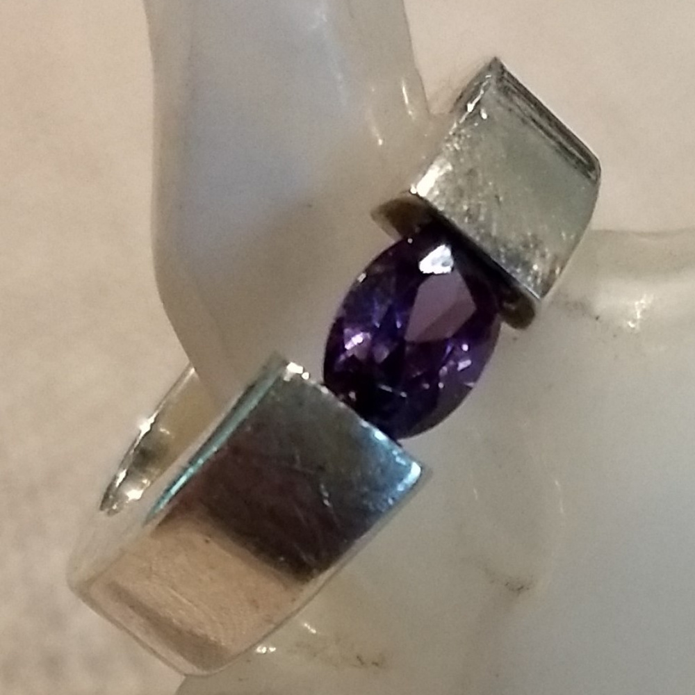 Silver ring. - Picture 2 of 6
